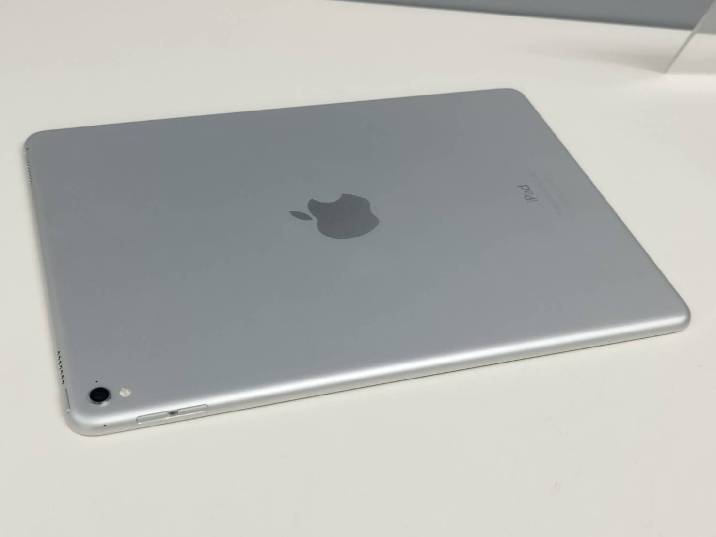 Wi-Fiモデル】iPad Pro 9.7インチ/A1673/128GB〈MLMW2J/A〉バッテリー 