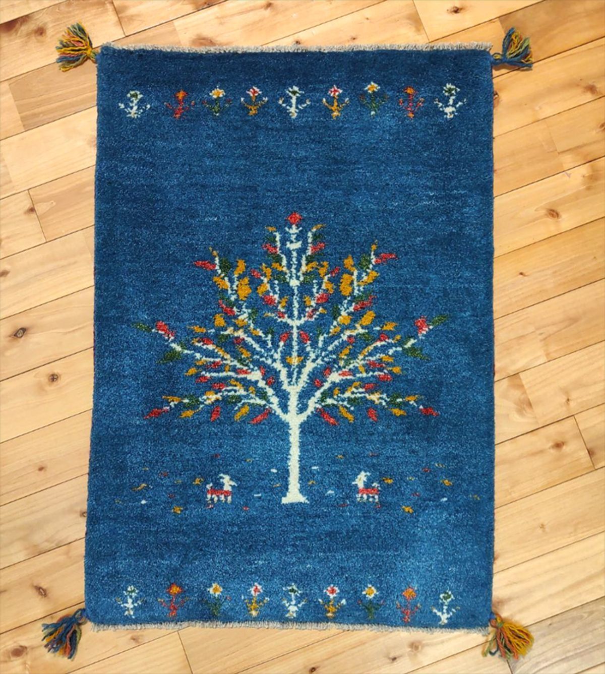 ハンドメイド　ペルシャ ギャッベ　玄関マット　ラグ　90x62cm　青色　生命の木　RJ8068