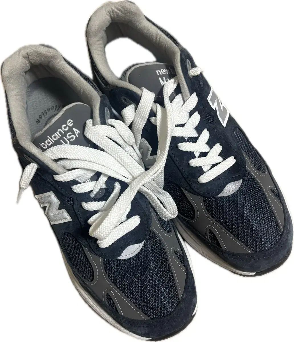 270 NEW BALANCE MR993NV