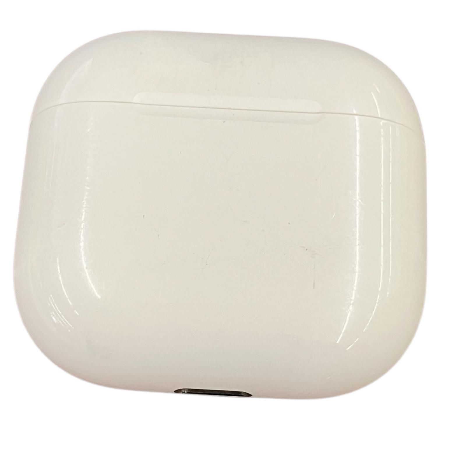 超美品 AirPods 4 ホワイト MXP63J/A