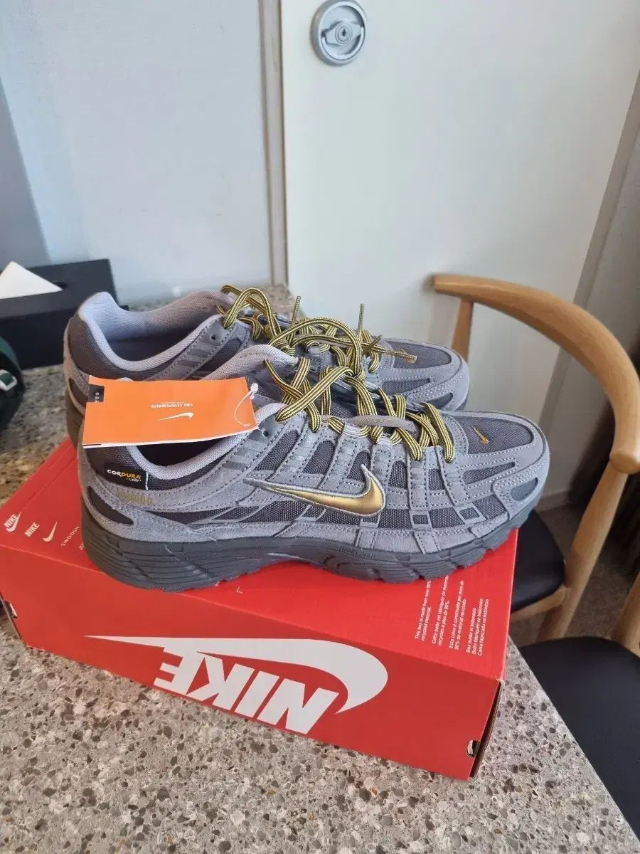 未使用新品)) NIKE p6000 スニーカー 275