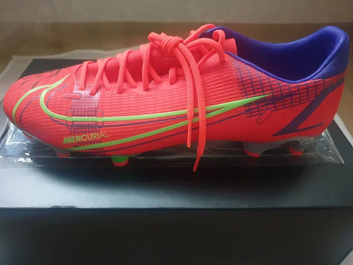レバンドフスキ アイコンズ サイン入り NIKE マーキュリアル サッカーシューズ