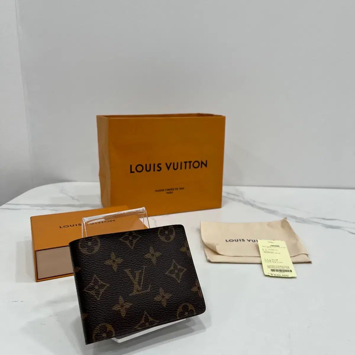 正規品 Louis Vuitton ルイヴィトン モノグラム 二つ折り財布