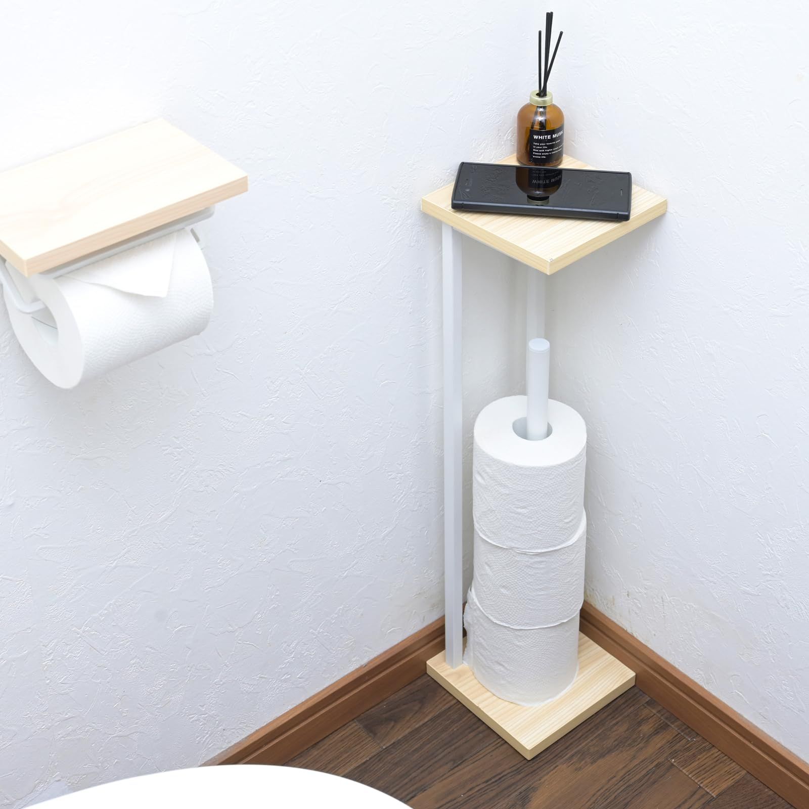 山善(YAMAZEN) ラック トイレットペーパー スタンド トイレ 収納 スリム 棚付き (スマホ置き/インテリア) トイレットペーパーホルダー 隙間収納 ストッカー 幅15×奥行15×高さ60.5cm 組立品 ウッドナチュラル/マットホワ bc9f4903