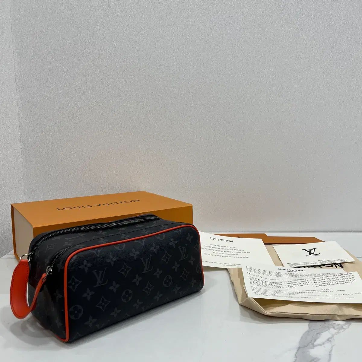 ほぼ新品 Louis Vuitton エクリプス ドップキット レッド