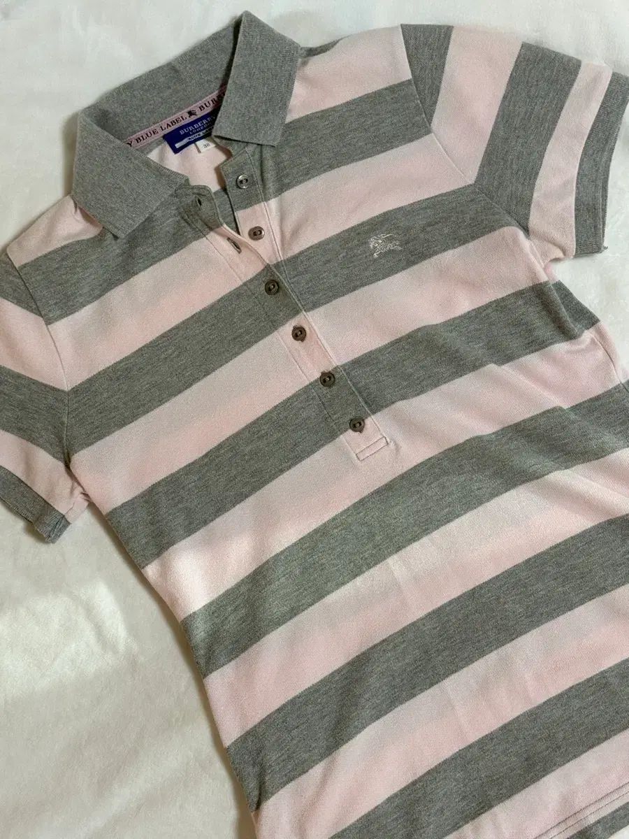 バーバリー ブルーレーベル ストライプ カラ Tシャツ グレーピンク ( 회핑 )