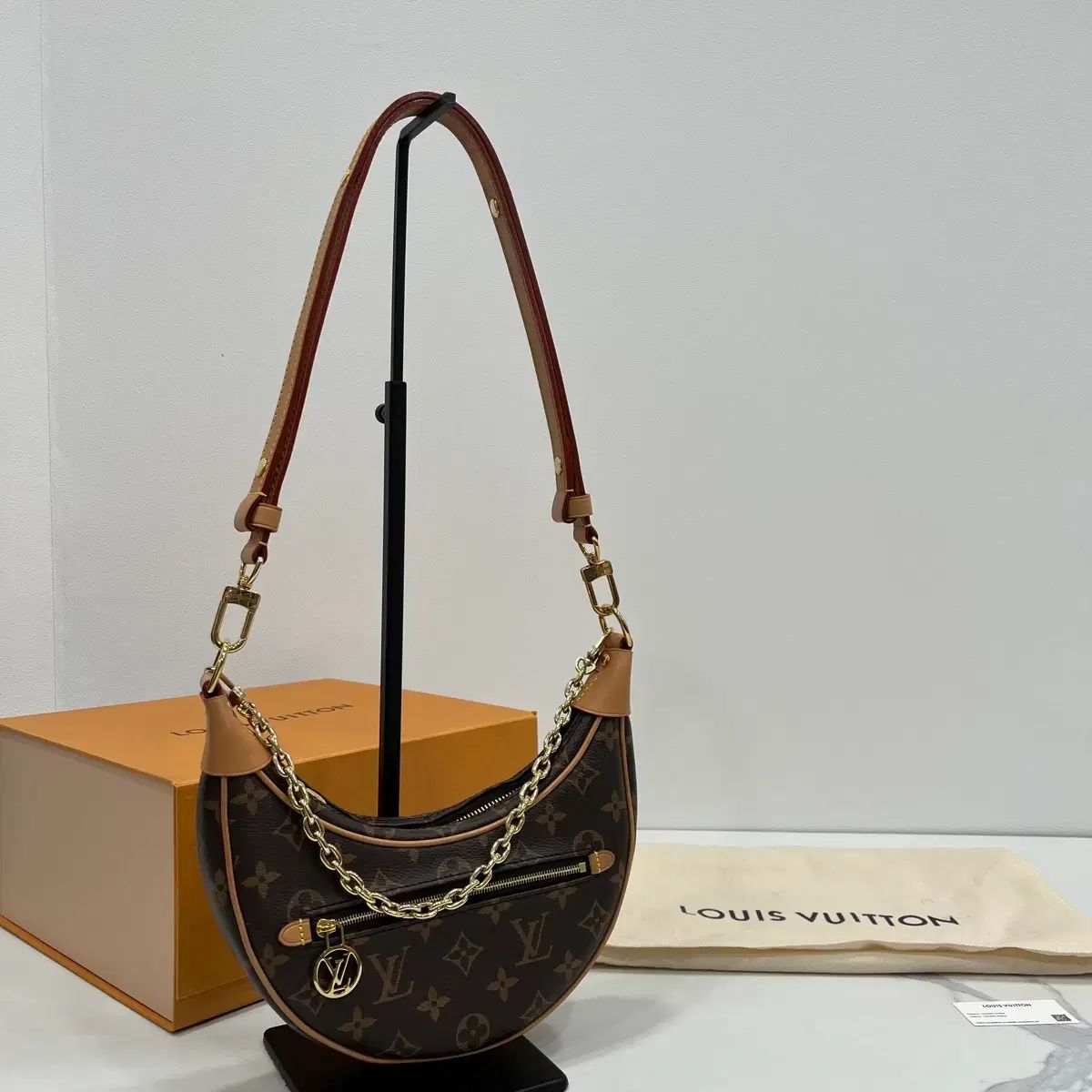 ほぼ新品 ルイヴィトン モノグラム ループ HOBO BAG