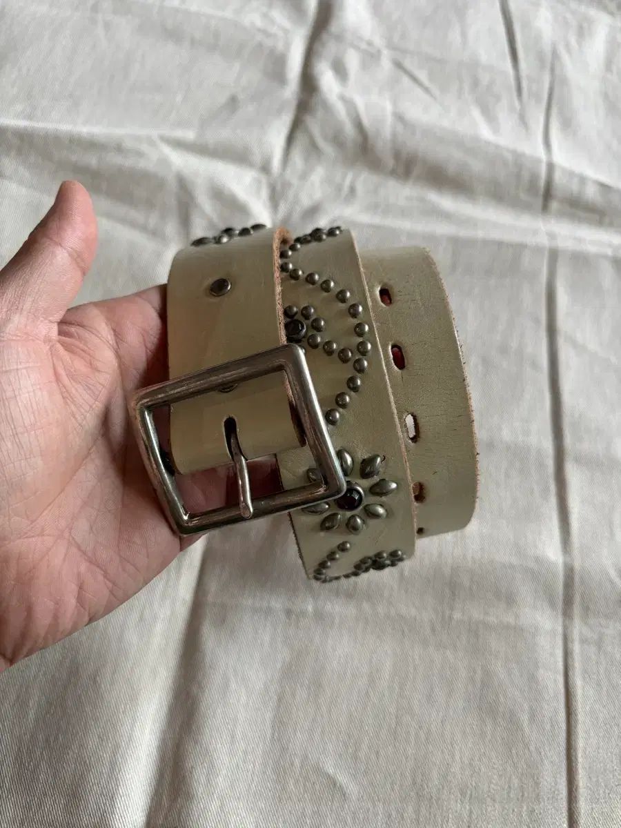 34 HTC フラワー スタッズ ベルト