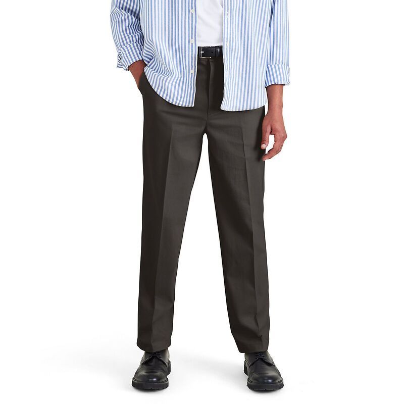 ドッカーズ メンズ ボトムス カジュアルパンツ Mens Dockersignature Iron Free Stain DefenderelaxedFit Khaki Pantsteelhead カーキ