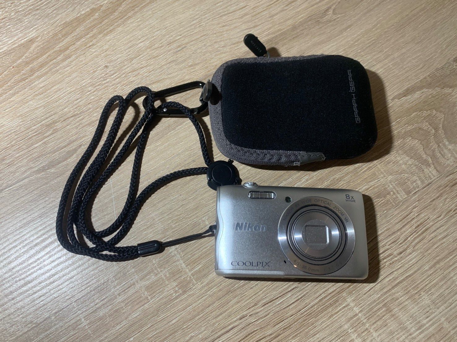 1371 Nikon COOLPIX A300 シルバー デジカメ 動作確認済み 美品【ネ】