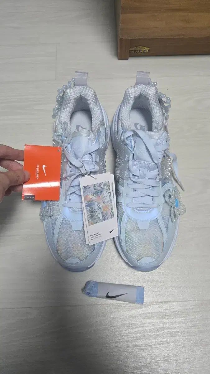 NIKE ウィメンズ V2K RUN スカイブルー w290mm スニーカー 出品