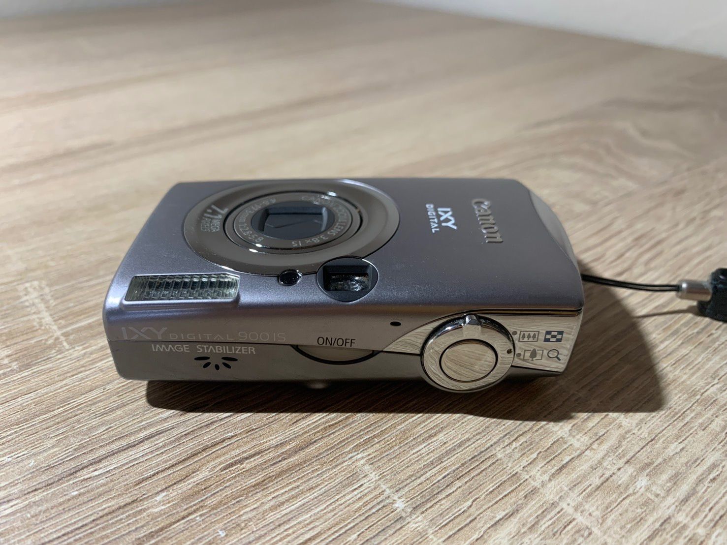 1390 Canon IXY DIGITAL 900 IS シルバー デジカメ ジャンク品【ネ