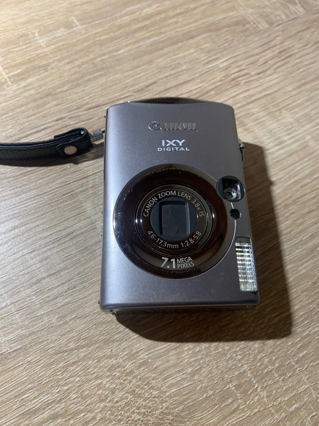 1390 Canon IXY DIGITAL 900 IS シルバー デジカメ ジャンク品【ネ