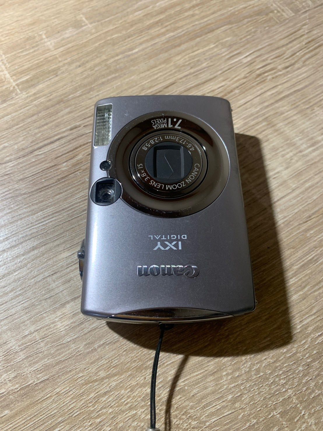 1390 Canon IXY DIGITAL 900 IS シルバー デジカメ ジャンク品【ネ