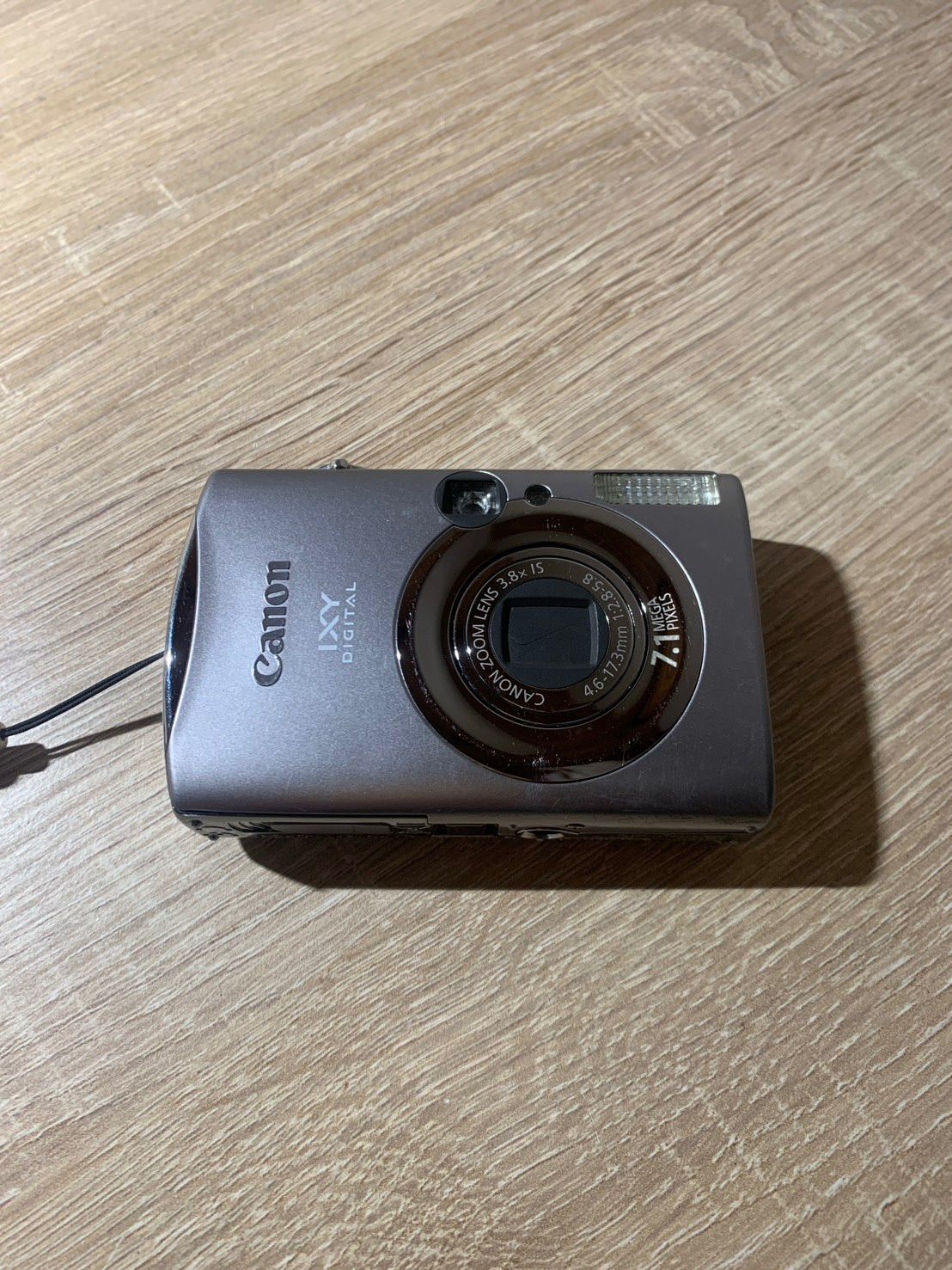 1390 Canon IXY DIGITAL 900 IS シルバー デジカメ ジャンク品【ネ