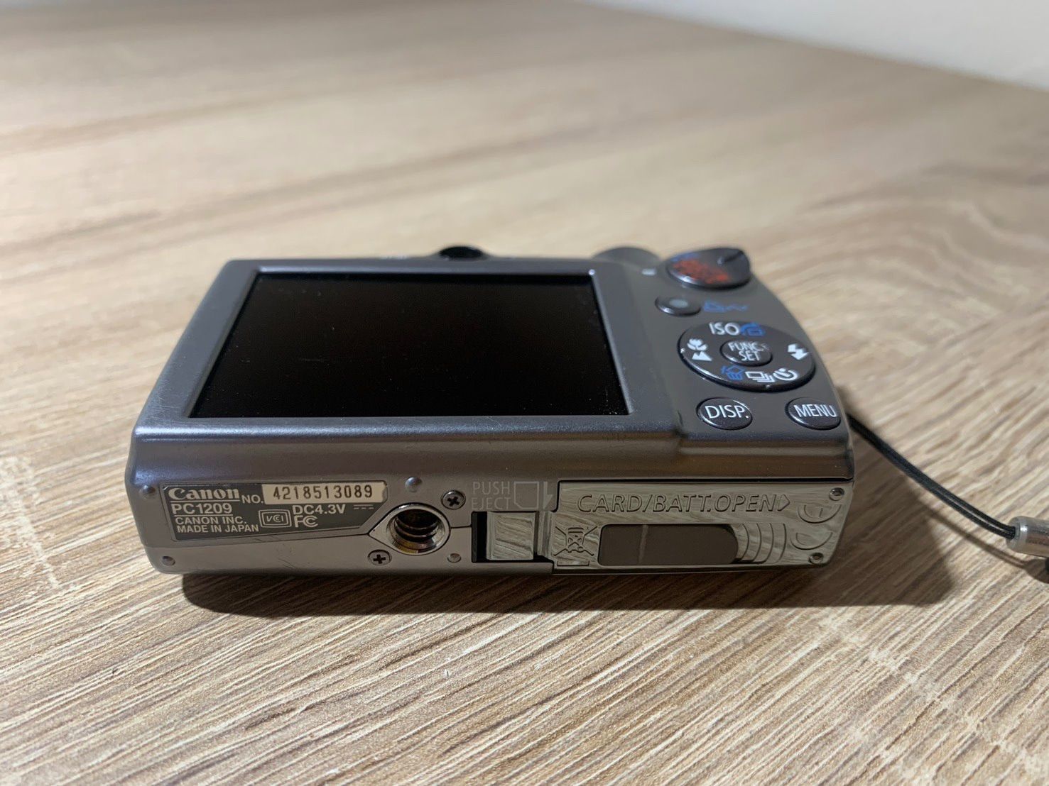 1390 Canon IXY DIGITAL 900 IS シルバー デジカメ ジャンク品【ネ