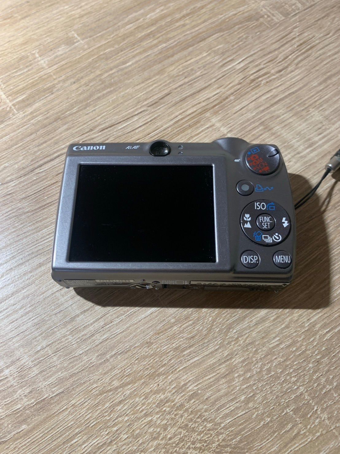 1390 Canon IXY DIGITAL 900 IS シルバー デジカメ ジャンク品【ネ