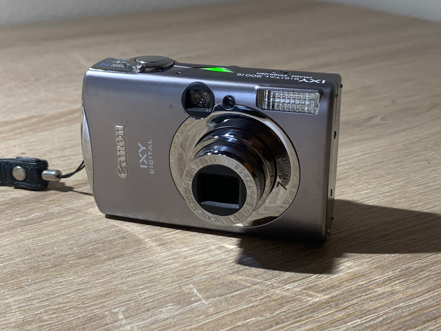 1390 Canon IXY DIGITAL 900 IS シルバー デジカメ ジャンク品【ネ