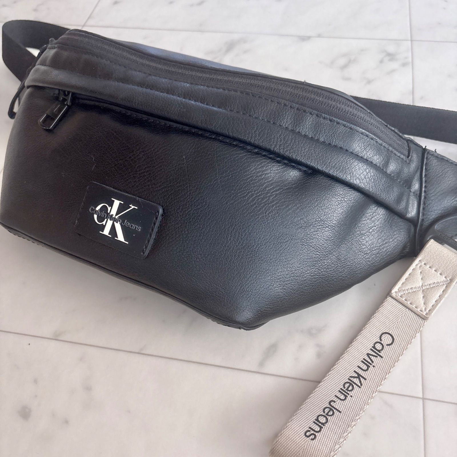 CK Calvin Klein カルバンクライン フェイクレザー ウエストポーチ ブラック 美品