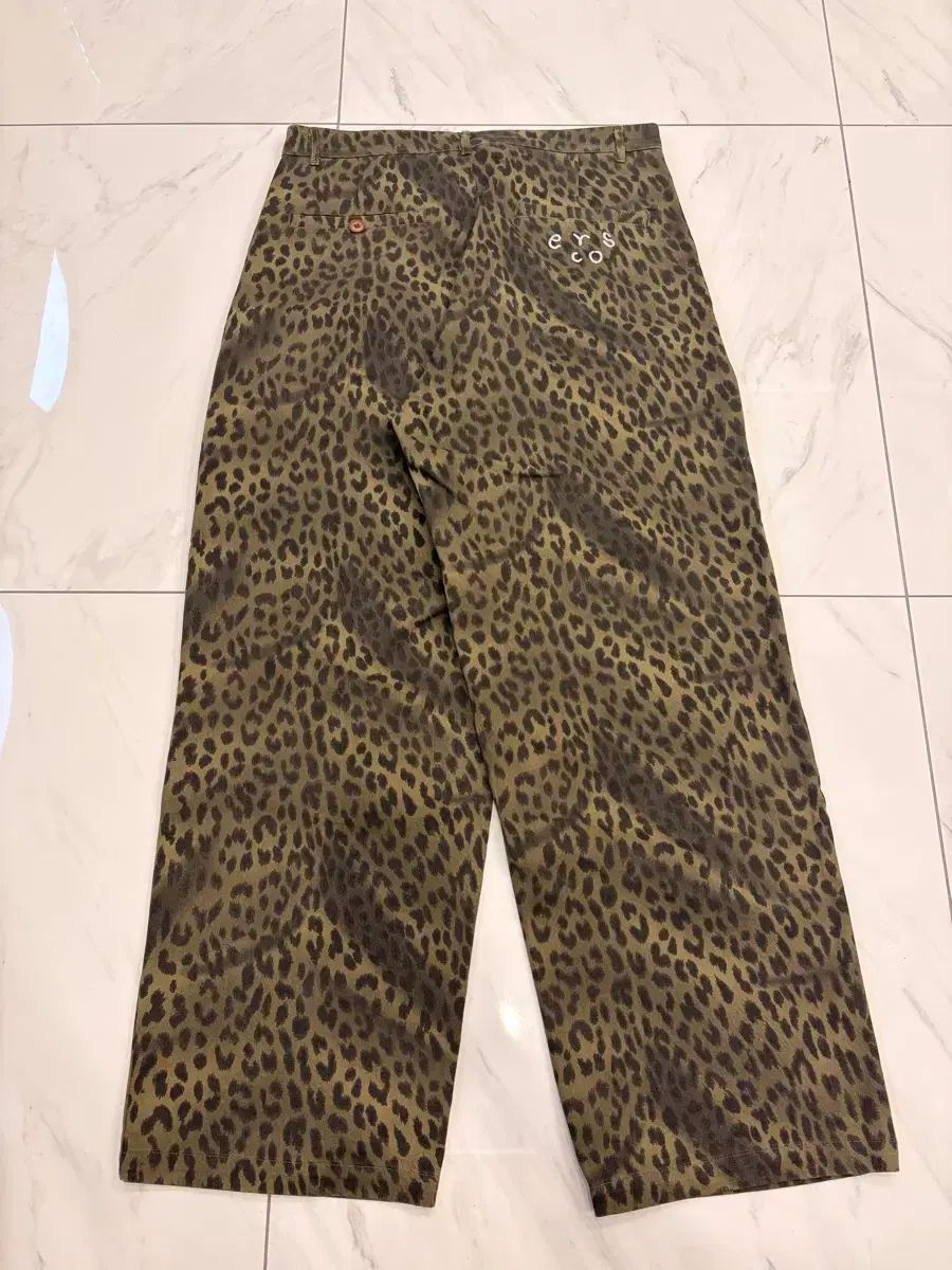 イーアルエスコ ヒョウ柄 レオパード パンツ