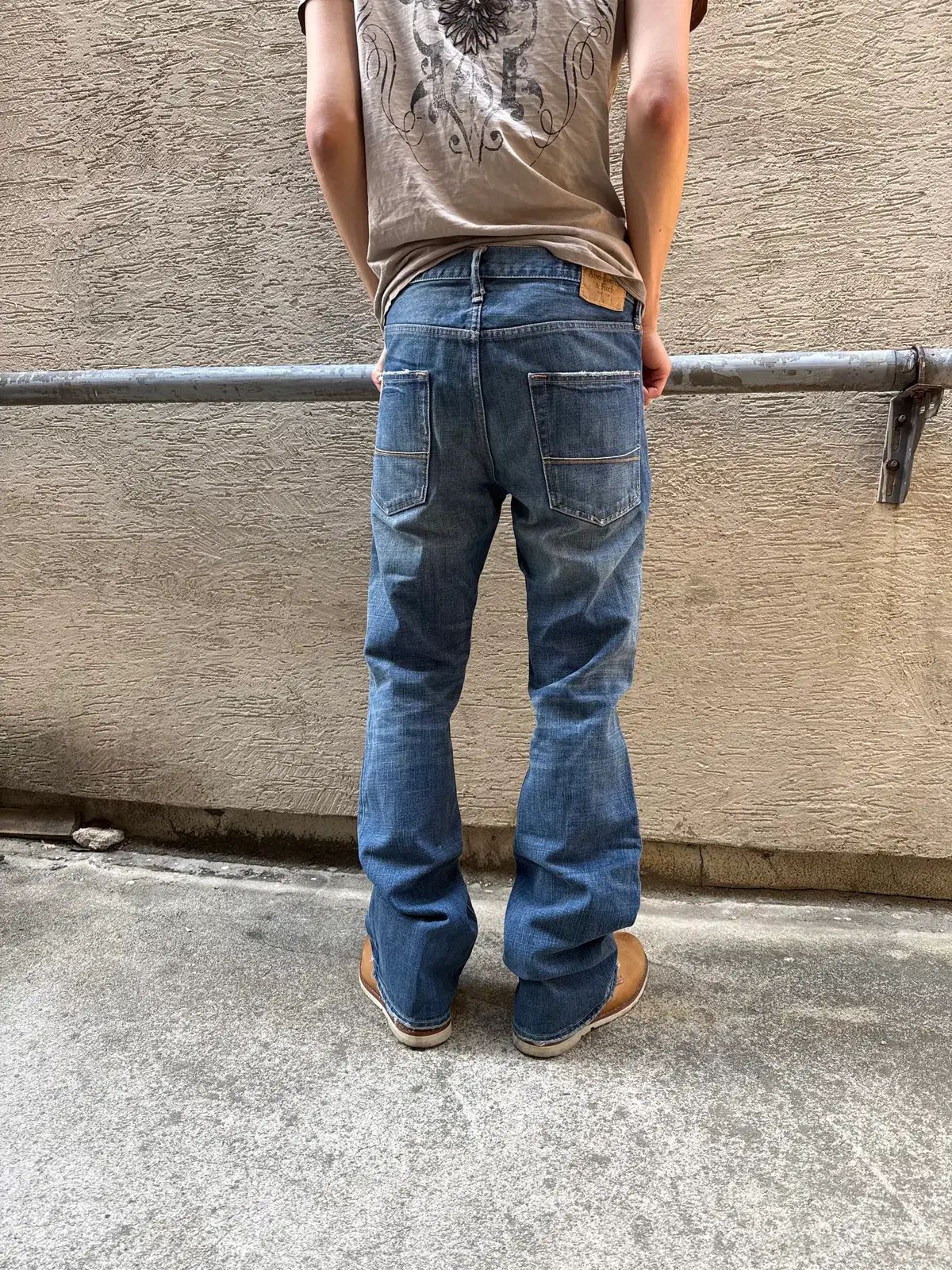 アバクロンビー ロー ブーツカット デニムパンツ