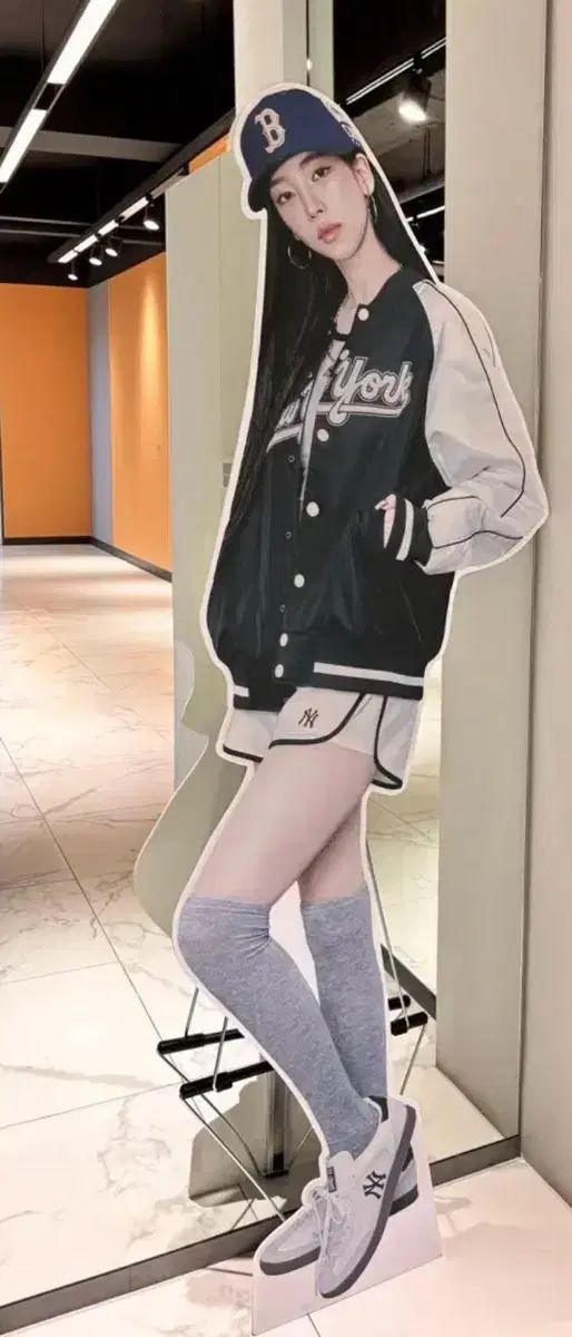 カリナ 等身大パネル