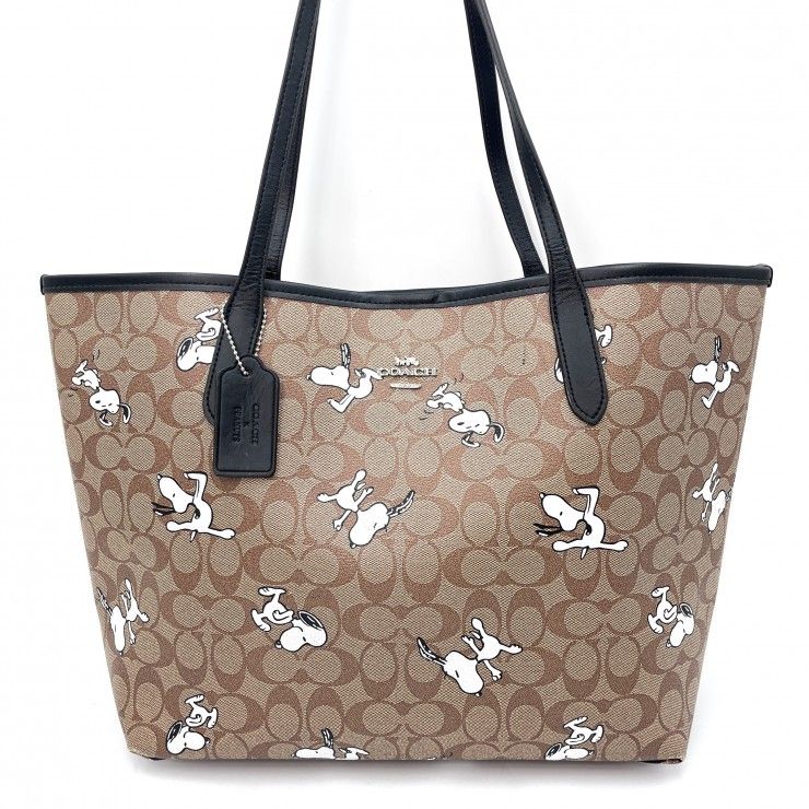COACH（コーチ）PEANUTS シグネチャー トートバッグ ショルダーバッグ スヌーピー PVC レザー ベージュ系 ブラック レディース 【中古】 24,980円