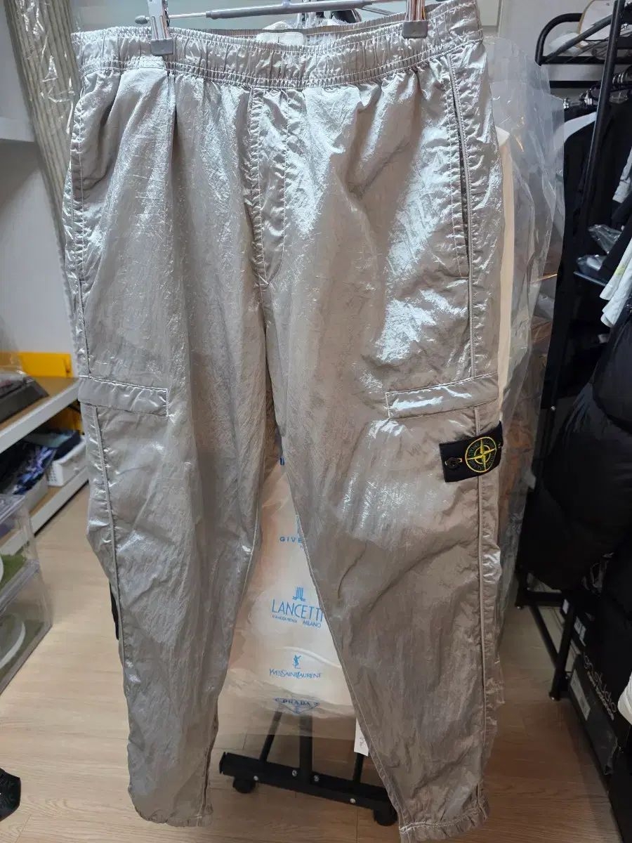 ストーンアイランド ナイロンメタル 正規品 22ss