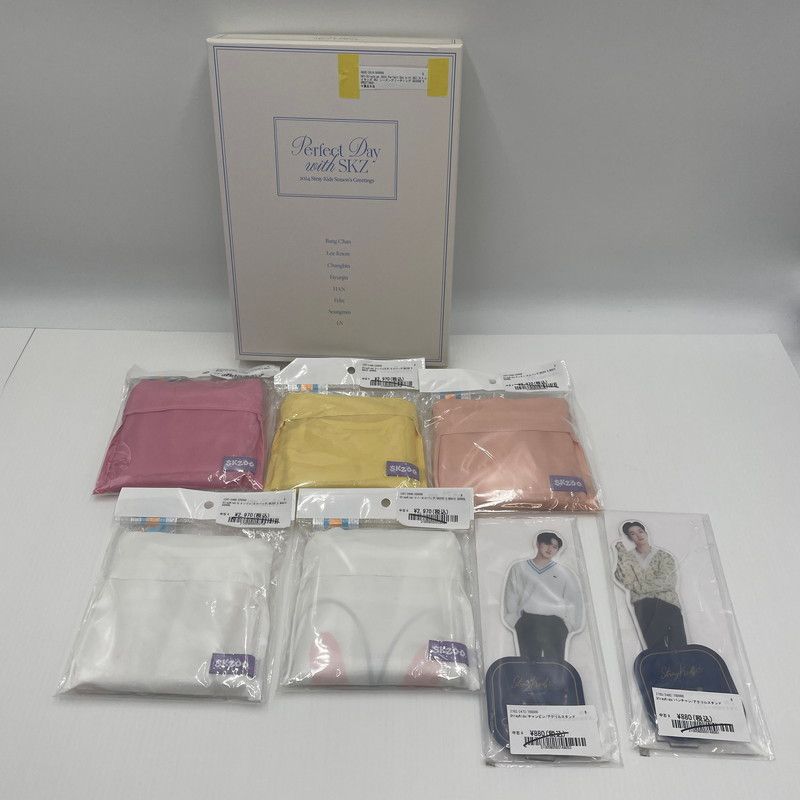 【中古美品】Stray Kids グッズ まとめ売り SKZOO エコバッグ 5点 アクスタ2点 シーグリ2024 / スキズ【084-260606-nm-19-TEI】