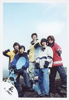 [Used] Raw Photo (Johnny's) Arashi/5 People/Full Body · Snowboard Wear · Ninomiya, Matsumoto Hand Board · Rocky Area · Background Blue Sky/Official Raw Photo