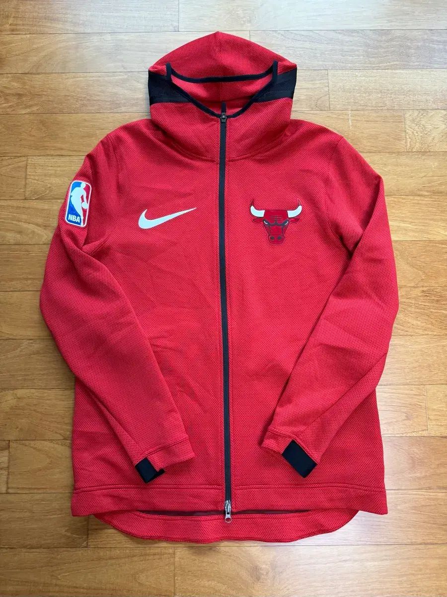 L NIKE シカゴブルズ サーマフレックス フーディー ジップアップ