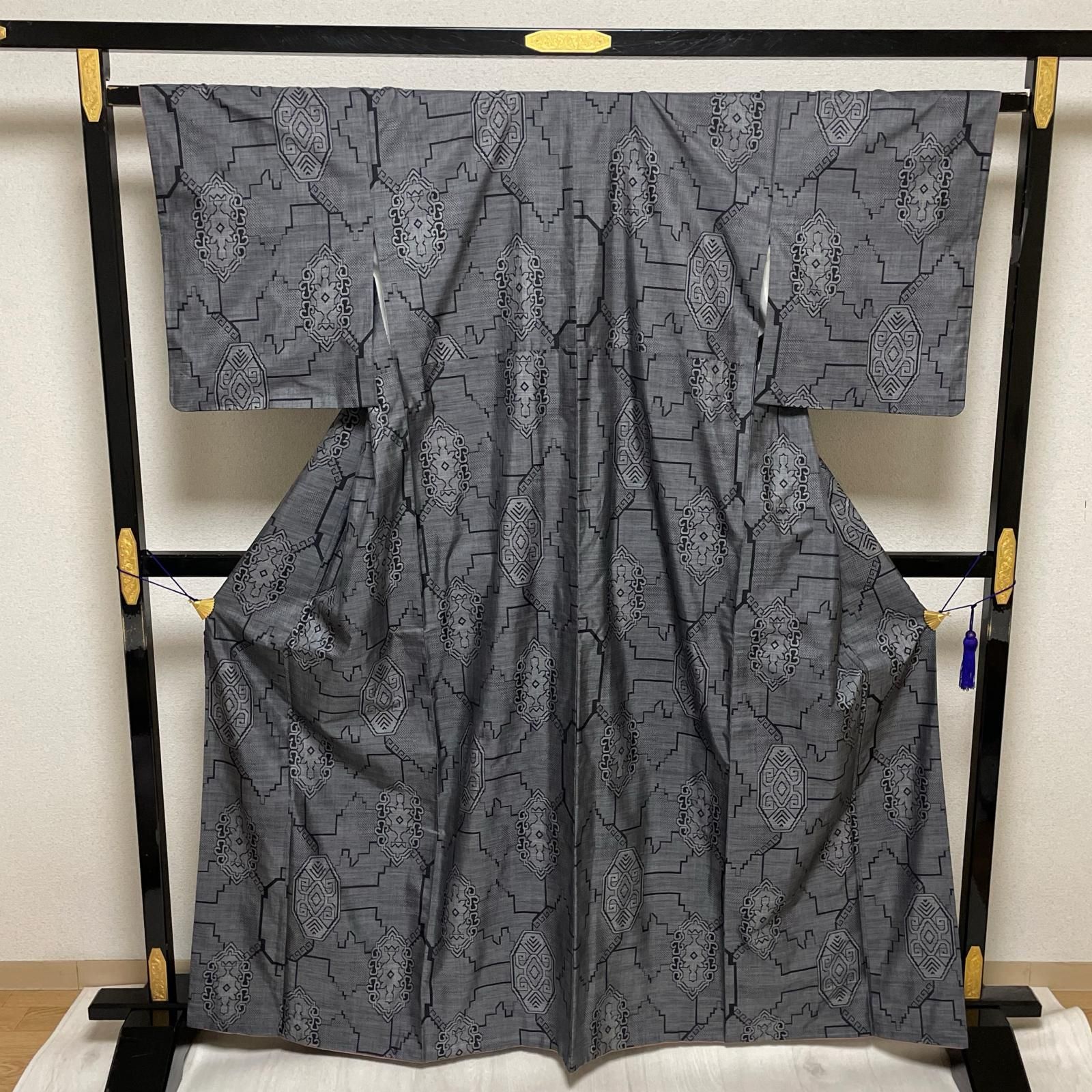 本場大島紬 泥染 素敵な絣柄 着物 正絹 X-3326