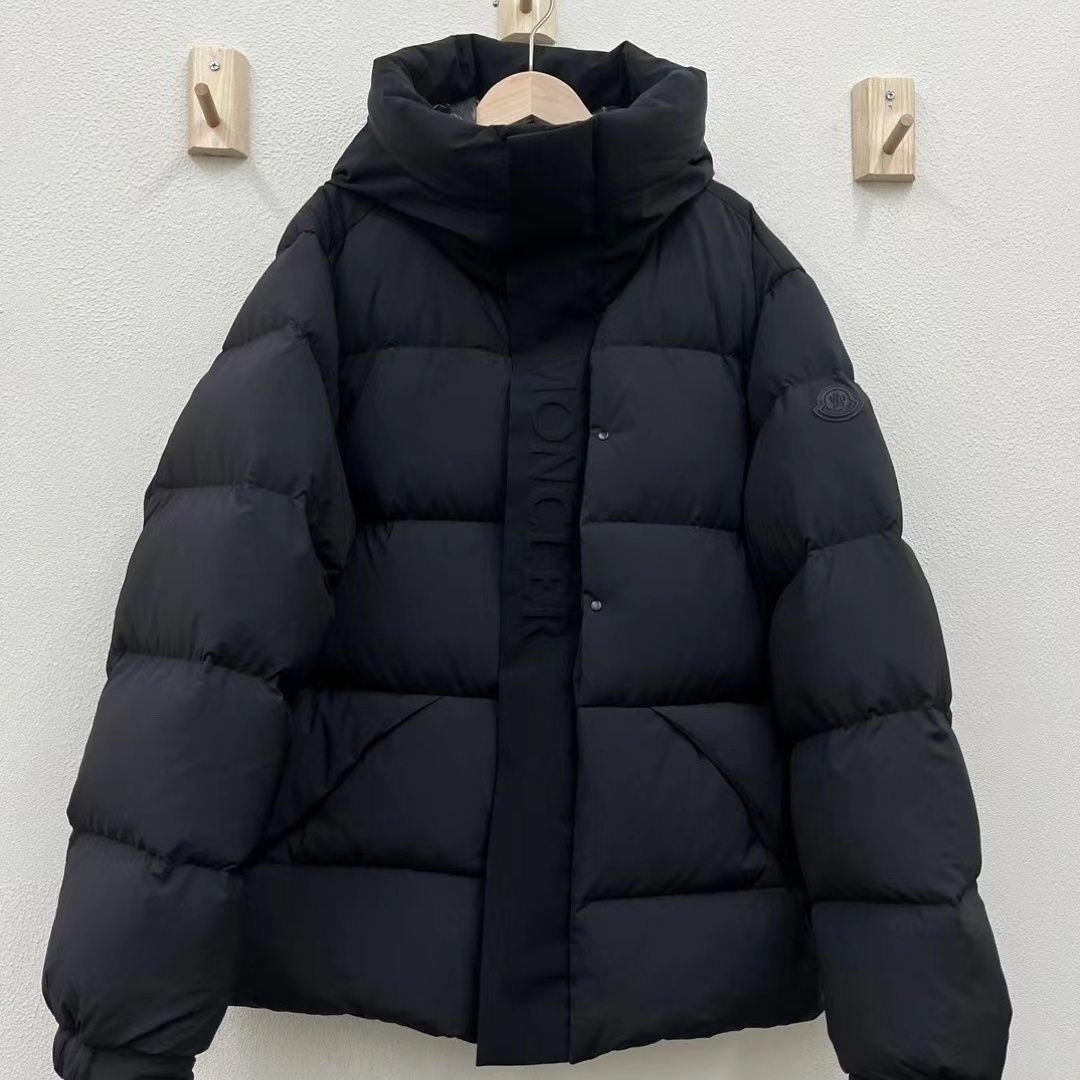 【新品】MONCLER （モンクレール）ダウンジャケット