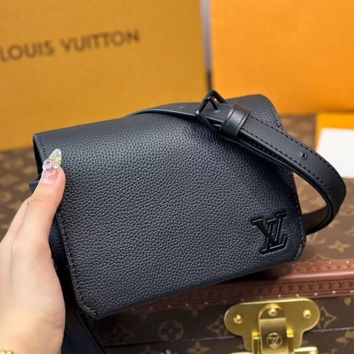 可愛いLOUIS VUITTON ルイヴィトンメッセンジャーショルダーバッグ