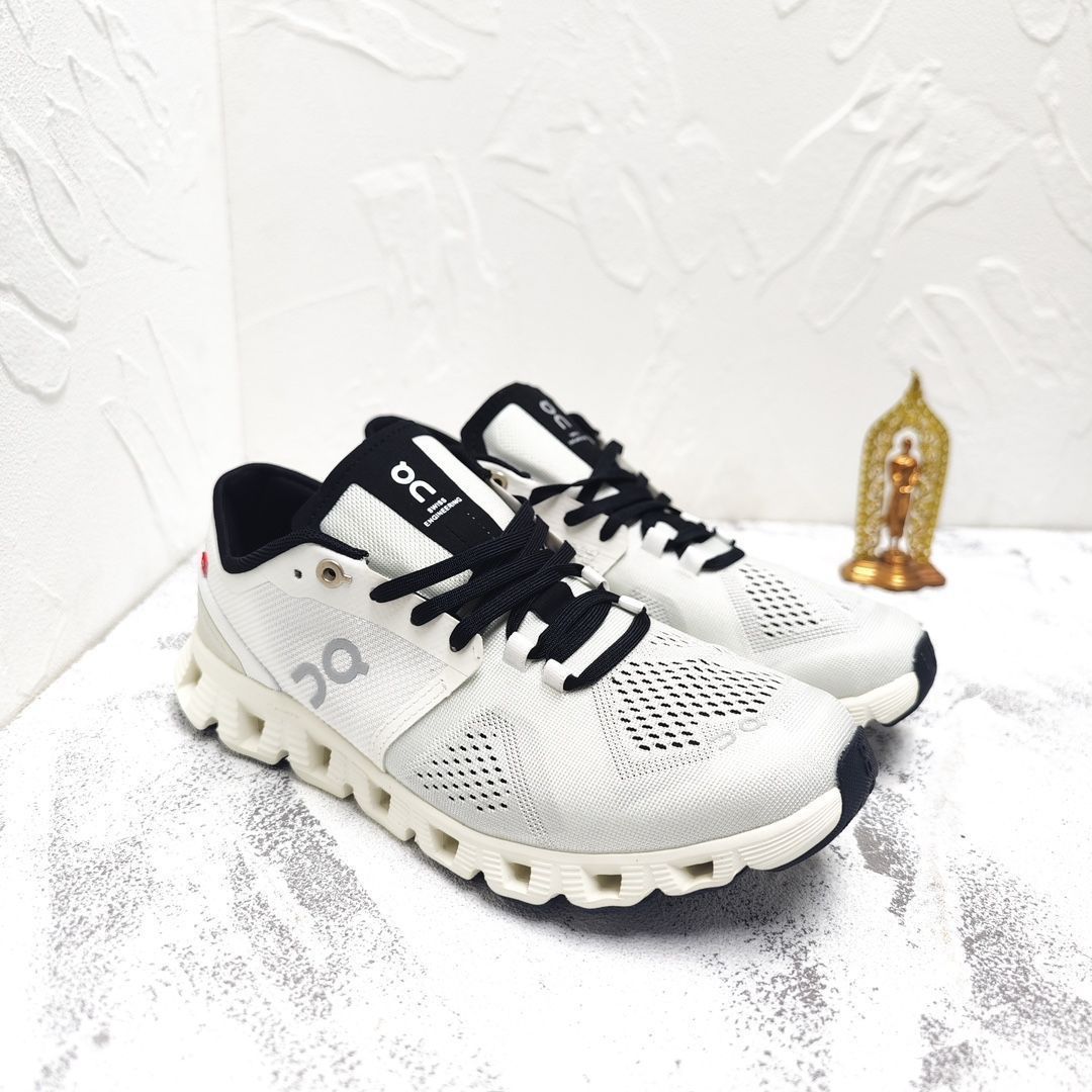 On Cloud X Sneakers オン クラウドX ジョギング スポーツ トレーニング ランニングシューズ メンズ レディース スニーカー タウンユース 新品 未使用 ホワイト
