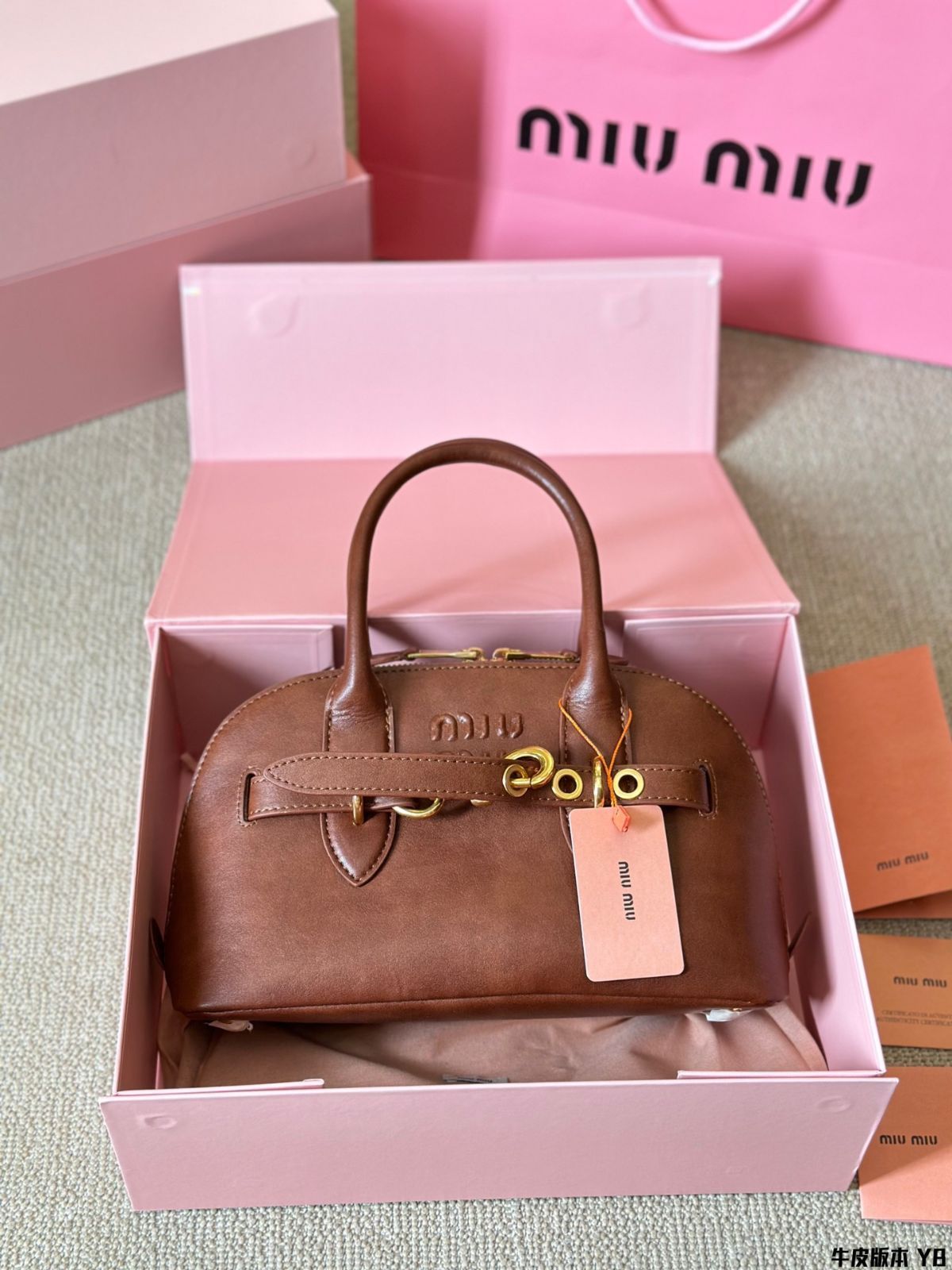MiuMiu Aventure餃子バッグ/ハンドバッグ、リュック、小銭入れ、手首バッグ、肩バッグ、