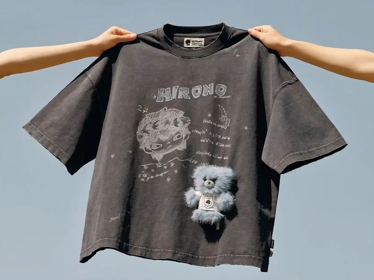 POP MART HIRONO キーホルダー Tシャツ Sサイズ 新品