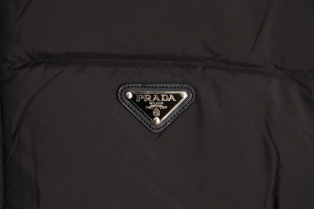 PRADA ダウンジャケット クロップド丈 黒｜本日限定特価｜新品未使用