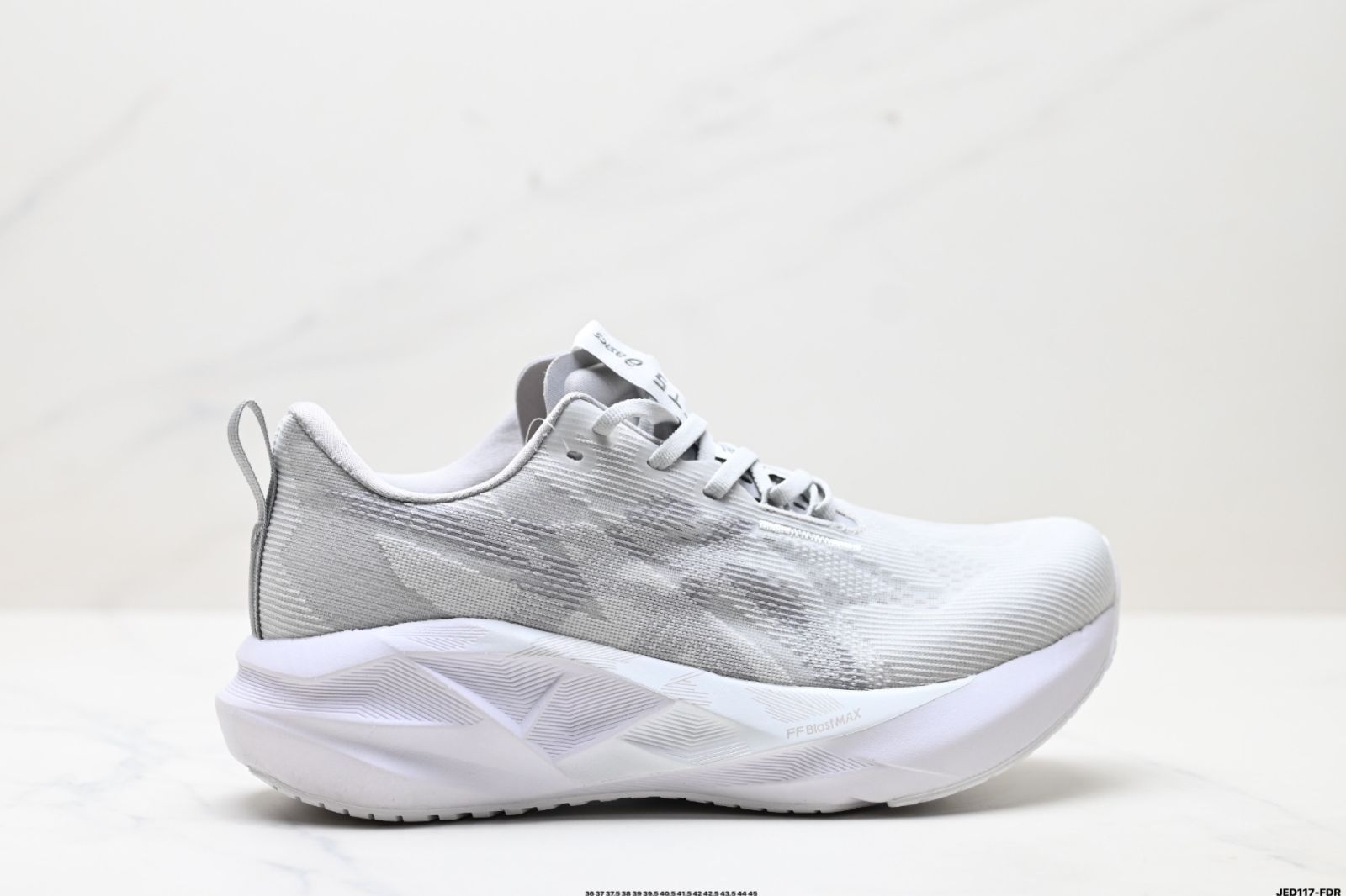 Asics NOVABLAST 5 アシックス 軽量ランニングシューズ 通気性あり クッション性あり レジャースポーツ用ランニングシューズ-MM輸入1