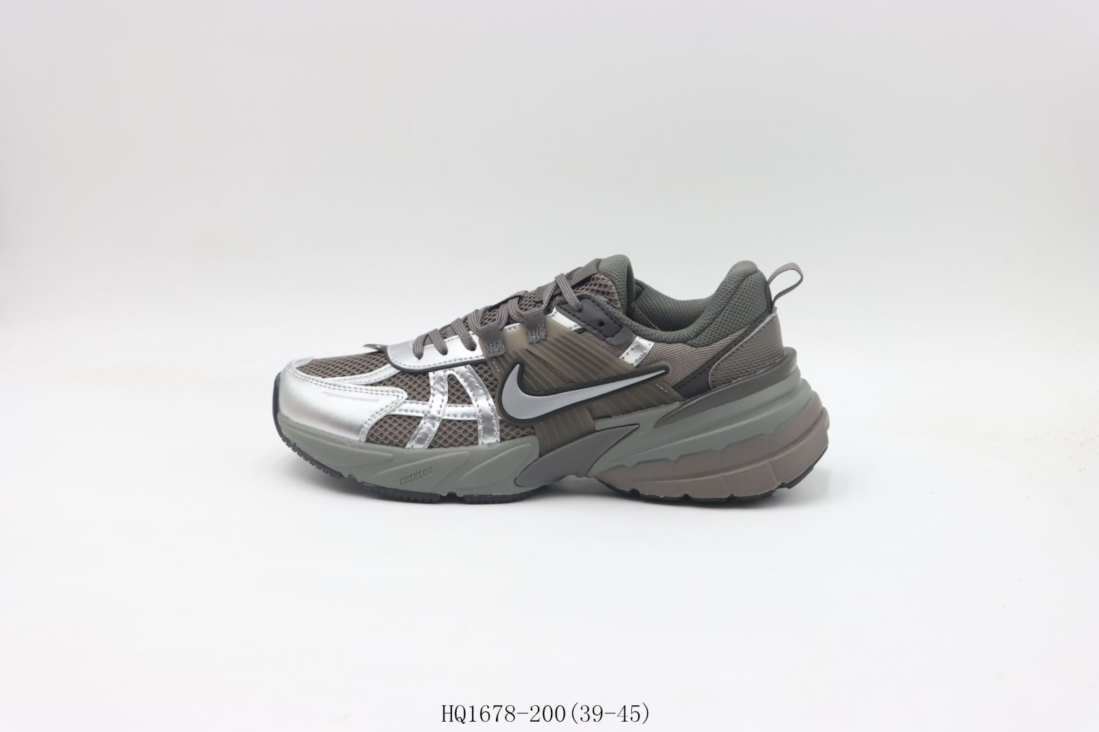 【今日特価】Nike ナイキ ランニングシューズ ブラウンシルバー HQ1678-200