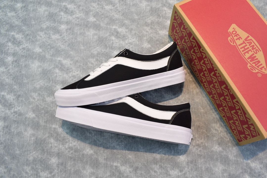 【今日特価】VANS Bold Ni クラシック ヴィンテージ ブラック & ホワイト ローカット 男女兼用 カジュアル キャンバス スケートシューズ VN0A3WLPOS7！送料無料！在庫限定のお得な価格です！