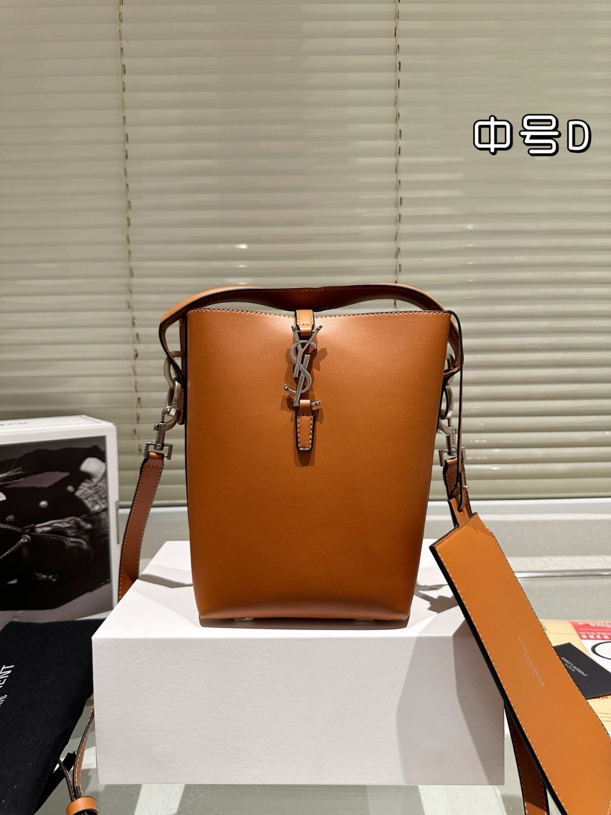 【今日特価】YSL Black - Gold Bucket Bag / YSL ブラックゴールド バケットバッグ（16×23cm） 14,820円