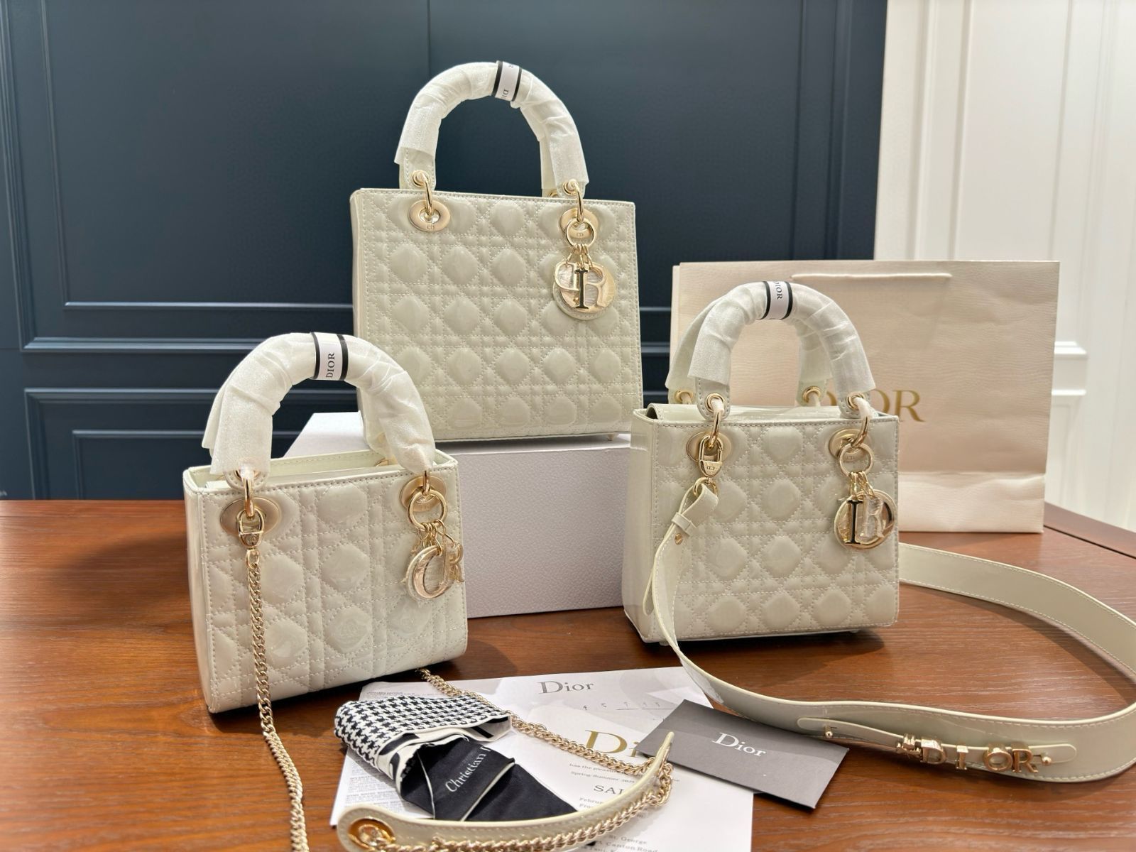 Dior ラッカー レディー ディオール バッグ