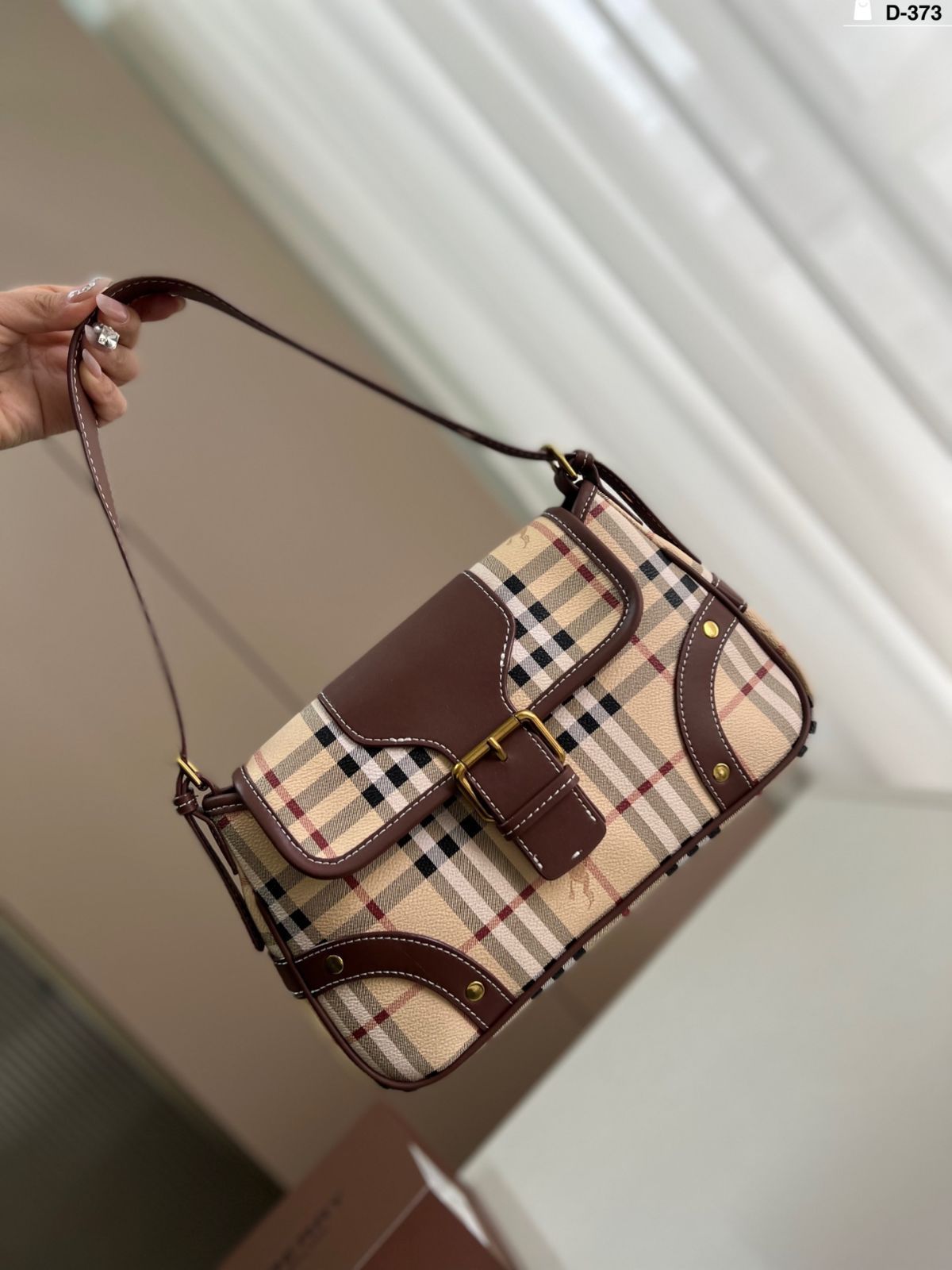Burberry ショルダーバッグとアンダーアーバッグ