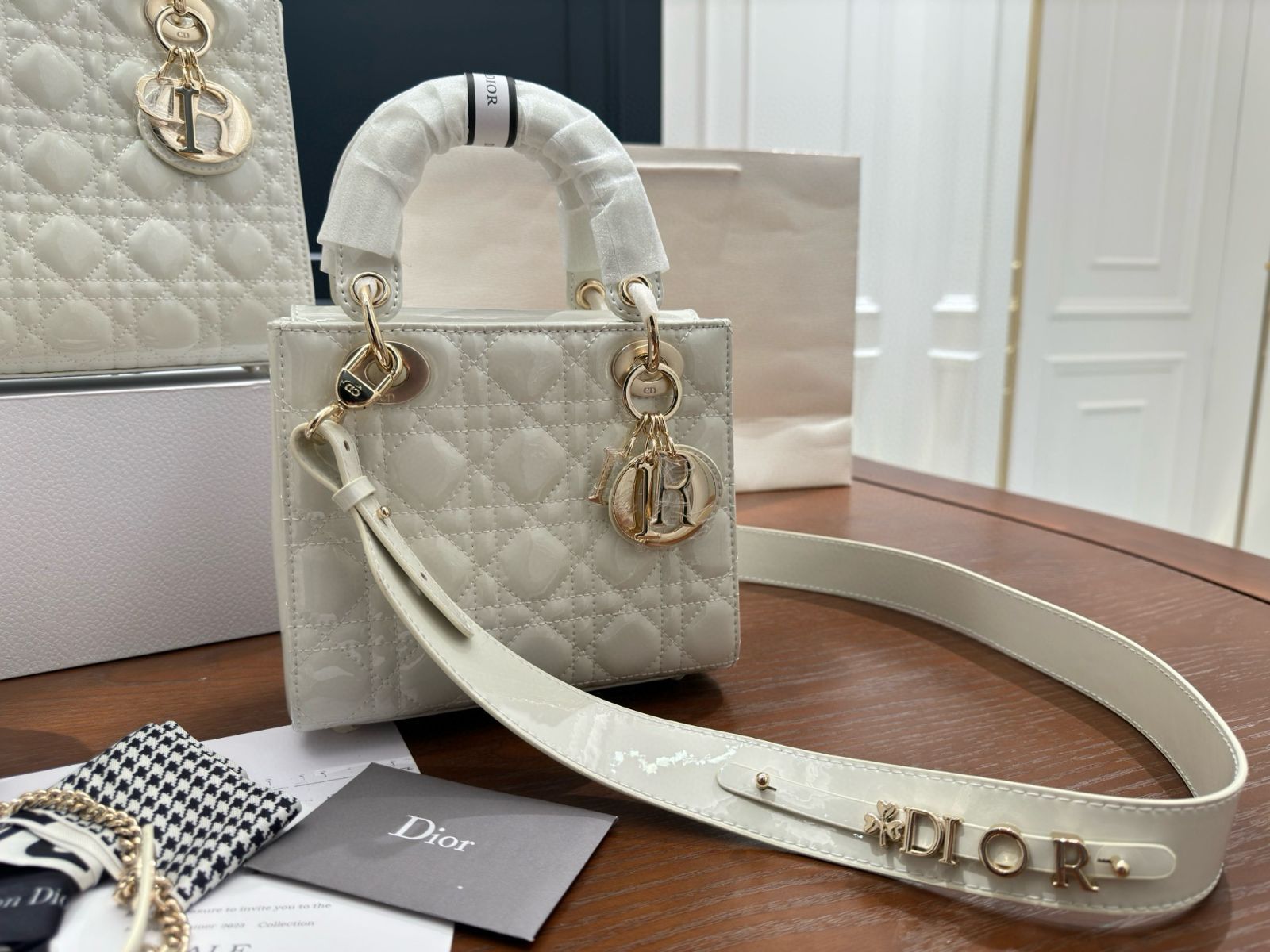 Dior ラッカー レディー ディオール バッグ
