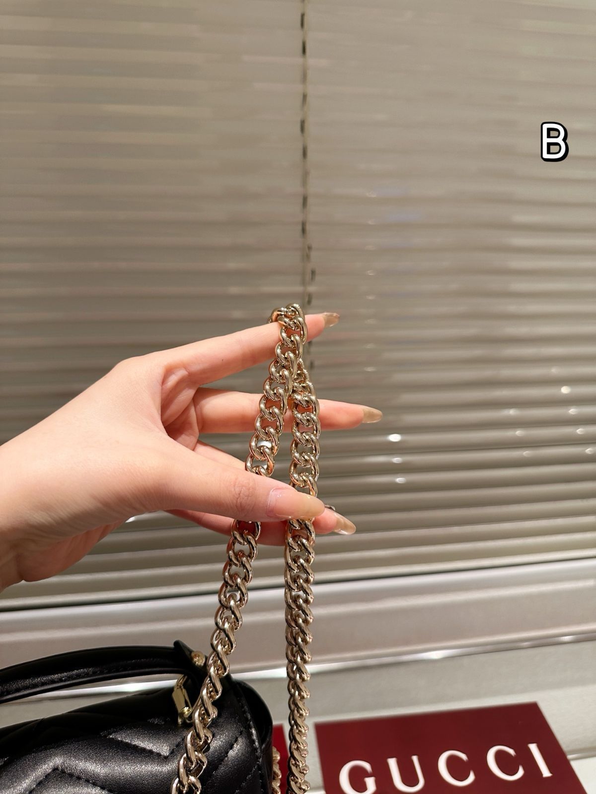 Gucci 牛革バージョン 小鏡付き ハンドバッグ・斜め掛けバッグ・ショルダーバッグ Gucci 牛革バージョン 小鏡付き ハンドバッグ・斜め掛けバッグ・ショルダーバッグ