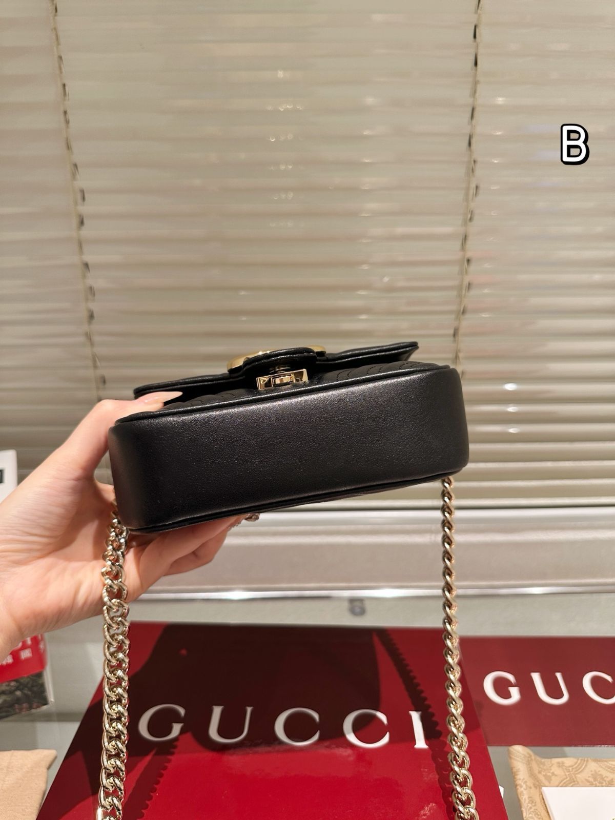 Gucci 牛革バージョン 小鏡付き ハンドバッグ・斜め掛けバッグ・ショルダーバッグ Gucci 牛革バージョン 小鏡付き ハンドバッグ・斜め掛けバッグ・ショルダーバッグ