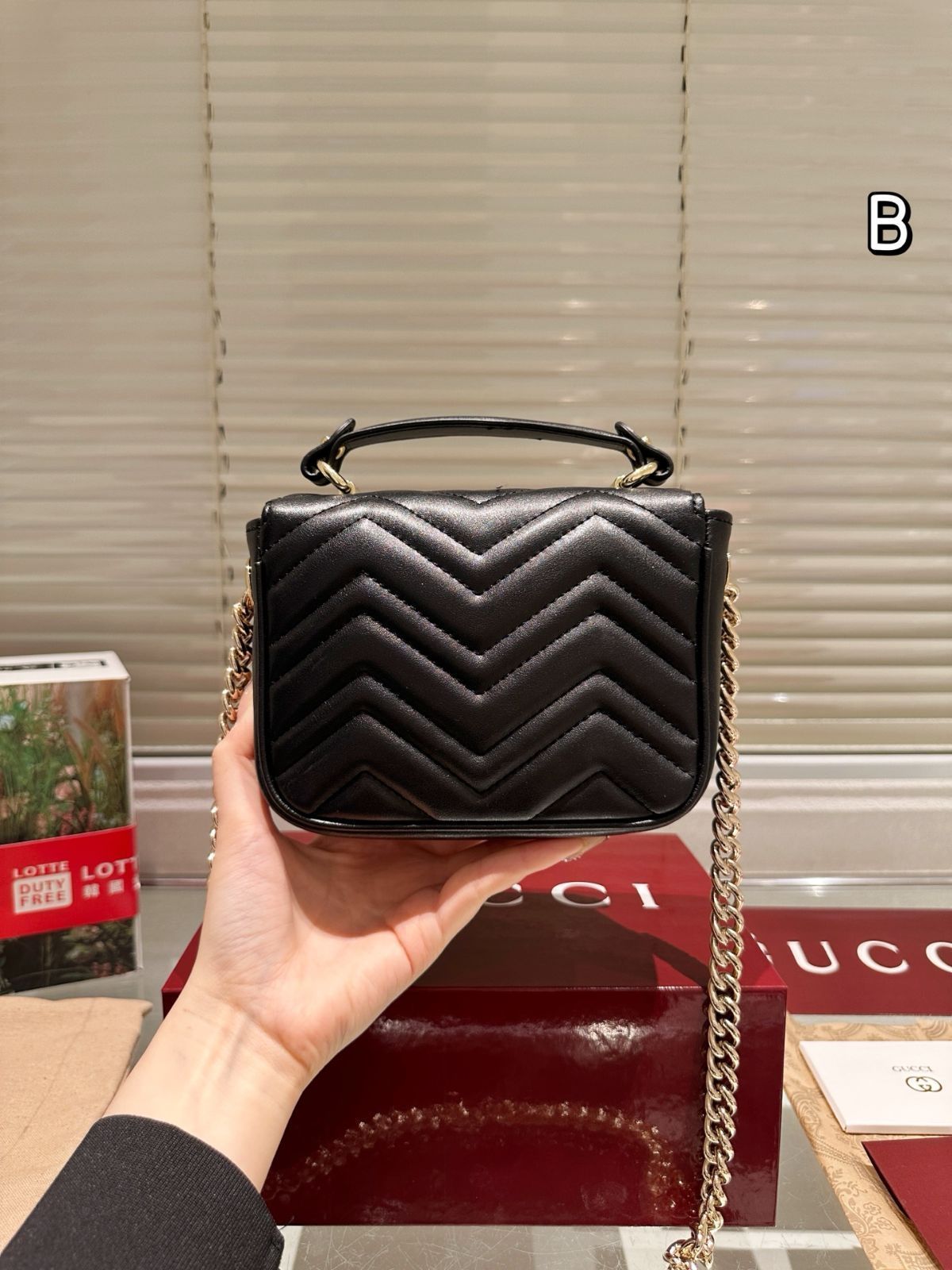 Gucci 牛革バージョン 小鏡付き ハンドバッグ・斜め掛けバッグ・ショルダーバッグ Gucci 牛革バージョン 小鏡付き ハンドバッグ・斜め掛けバッグ・ショルダーバッグ