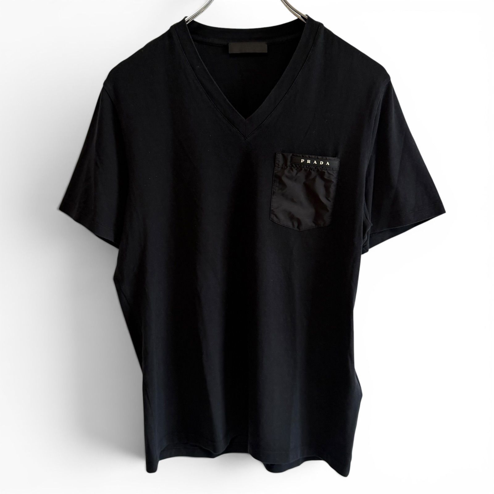 PRADA プラダ Tシャツ Vネック Re-Nylon ポケット ラバーロゴ PRADA プラダ Tシャツ Vネック Re-Nylon ポケット ラバーロゴ - メルカリ