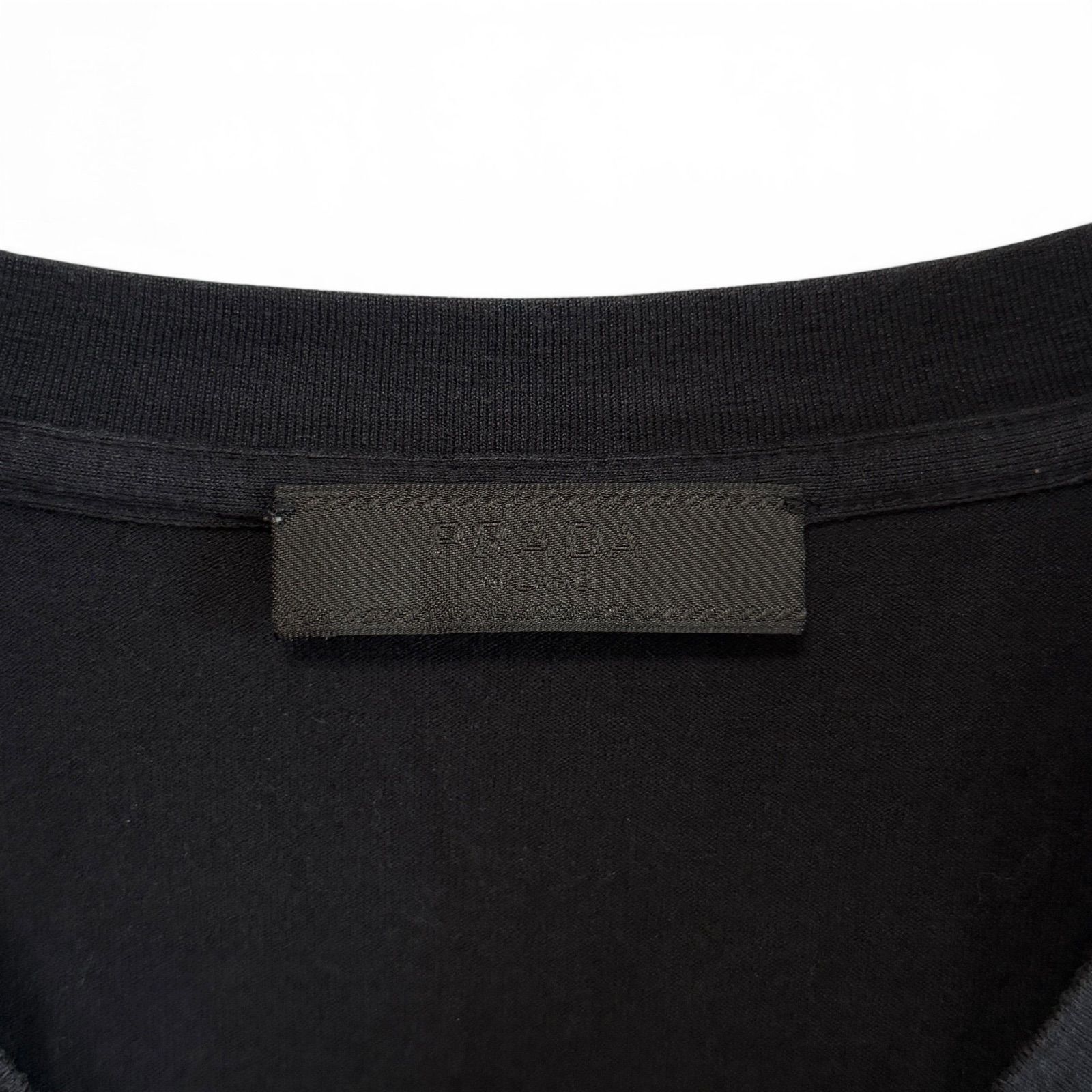 PRADA プラダ Tシャツ Vネック Re-Nylon ポケット ラバーロゴ - メルカリ